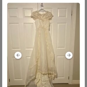 Off-white Vintage Wedding dress With Veil